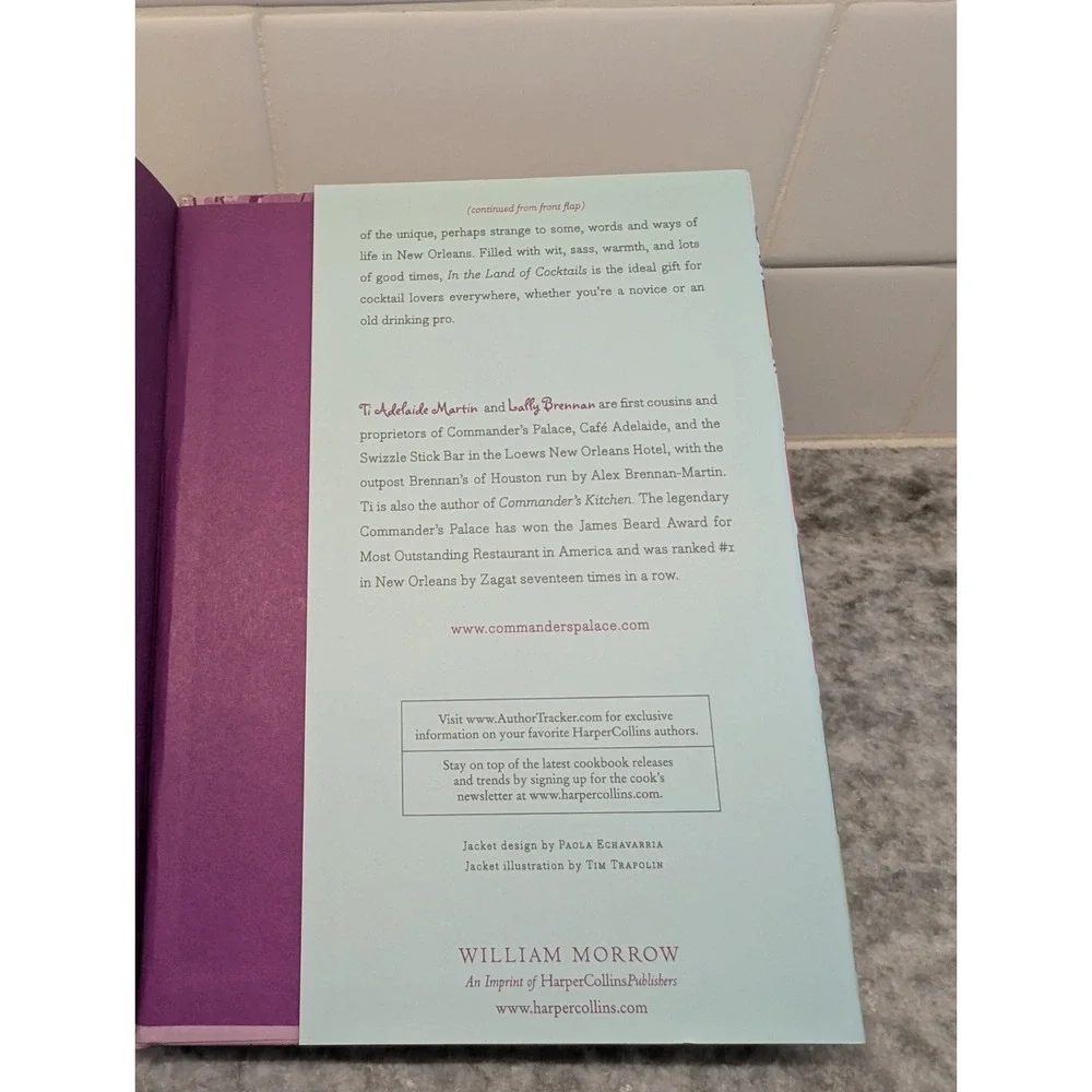 In the‎ Land of Cocktails: Recipes and Adventures from the Cocktail Chicks